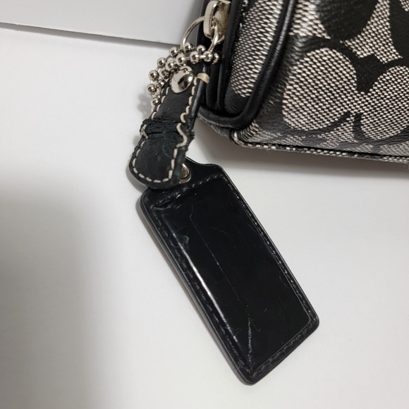 Coach 1941 Saffiano Leather Wristlet or Cosmetic Makeup Black and White Bag - Picture 9 of 9